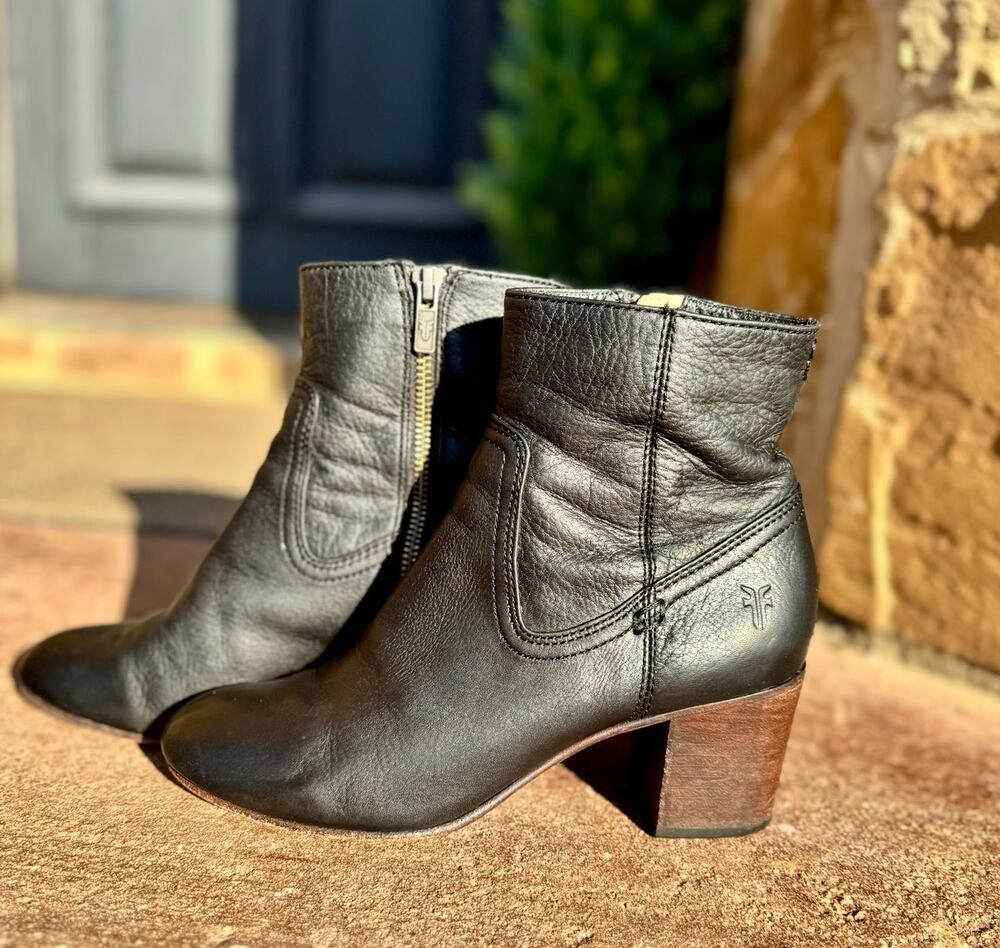 Frye Stella Short Black Leather Ankle Boots Booties Block Heel Women’s 6M